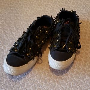Pat Bo black flower converse sneakers size 9